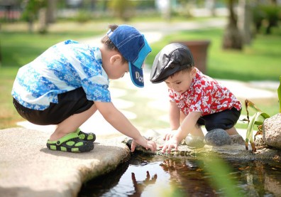 孩子自私很正常！從「轉換角色」才能教他們同理