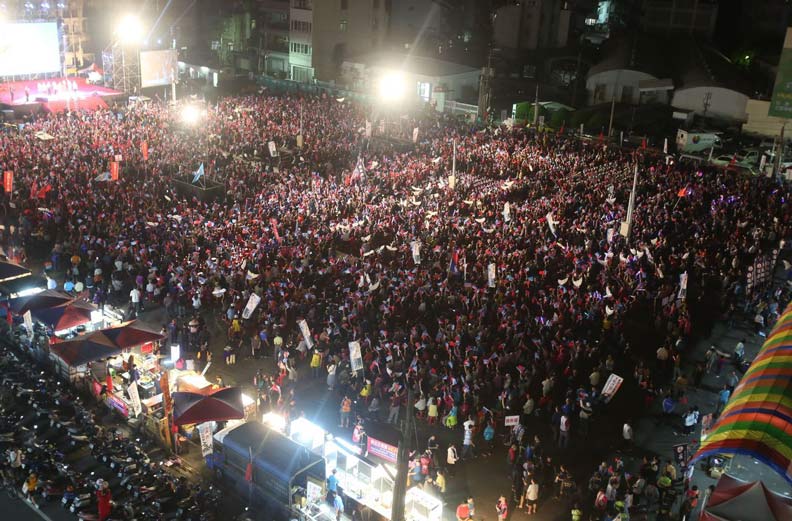 別HIGH過頭！熬夜看政論追明星 小心選舉症候群上身_img_1