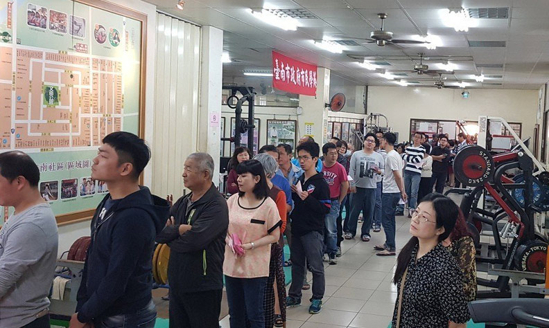 到處都是人龍 民眾嘆：今天不是投票日是全民罰站日_img_2