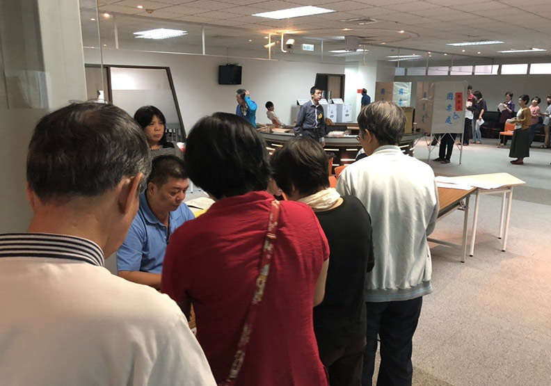 10項公投案綁大選讓選民霧煞煞。