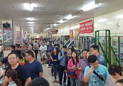 到處都是人龍 民眾嘆：今天不是投票日是全民罰站日