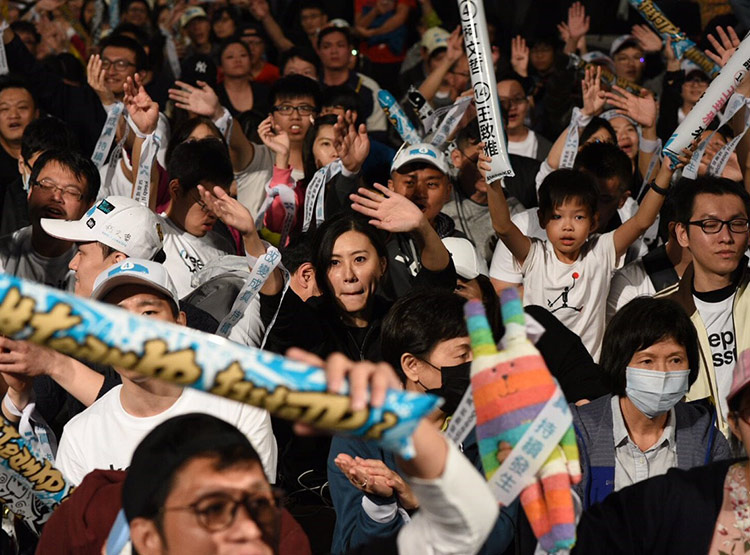 柯P險勝,大喊:阿伯回來了,明天繼續上班!_img_3