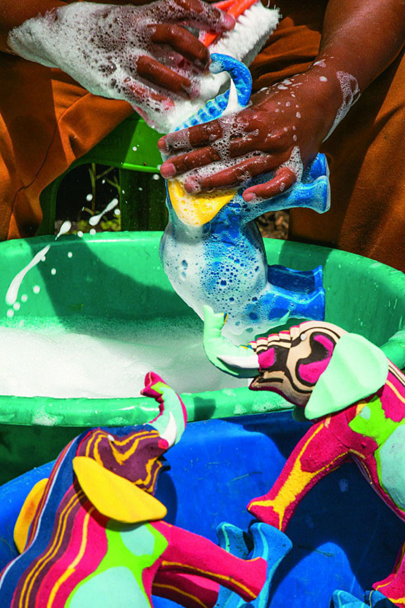 肯亞廢棄夾腳拖大翻轉,成為最時尚的減塑行動_img_3