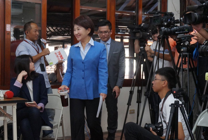 過去常遲到的他 如今成盧秀燕的第一位新聞局長_img_1