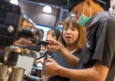 讓忠實鐵粉守候 「店長回來了」