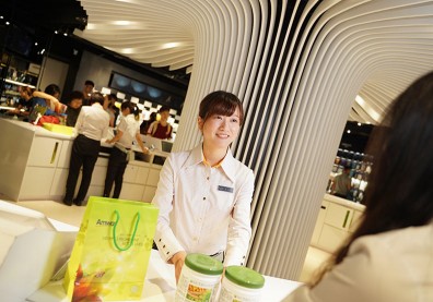 從線下轉型線上服務 豪奪八連霸