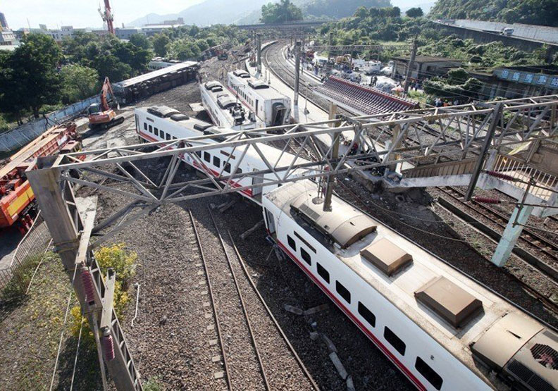 普悠瑪列車翻覆事故中，有15歲以下未成年人投保商業險後死亡，卻只能退回保費加利息，引發各界關注。