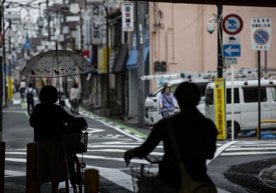 怎麼賺錢也沒有未來？日本社會的窮忙悲歌