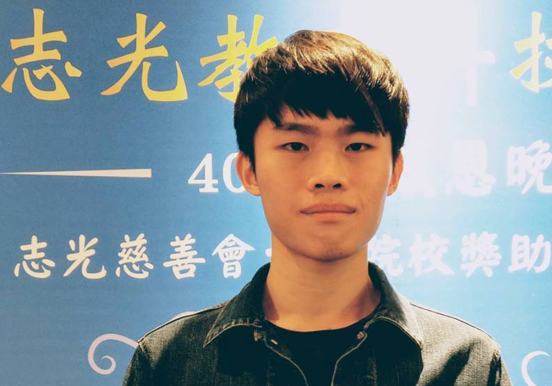 高職念建教班的林子聖，大四全力拚考公職，應屆畢業連中五榜。