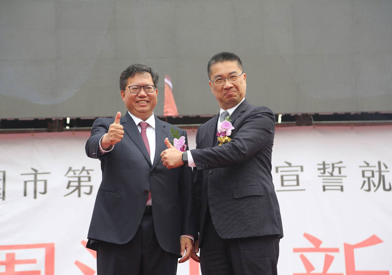 【圖集】宣誓後先回市府批公文！鄭文燦祭出三支箭打造桃園_img_2