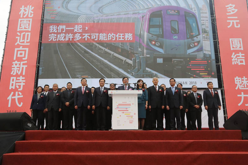 【圖集】宣誓後先回市府批公文！鄭文燦祭出三支箭打造桃園_img_5