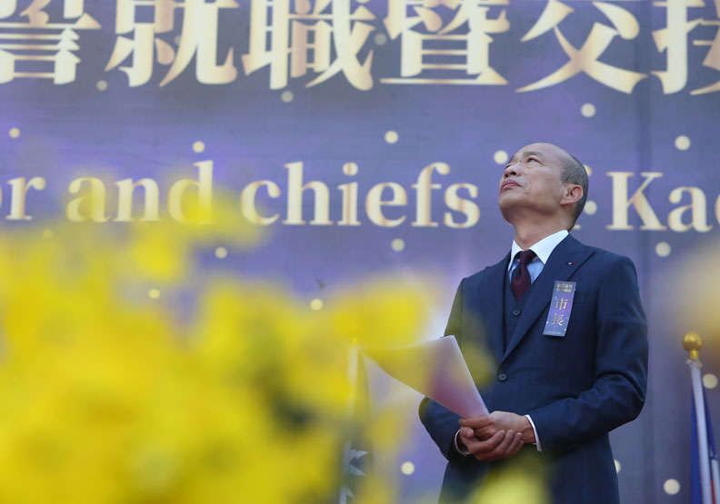 【圖集】搭愛之船又撂英文 韓國瑜就職坦言「內心很焦急」
