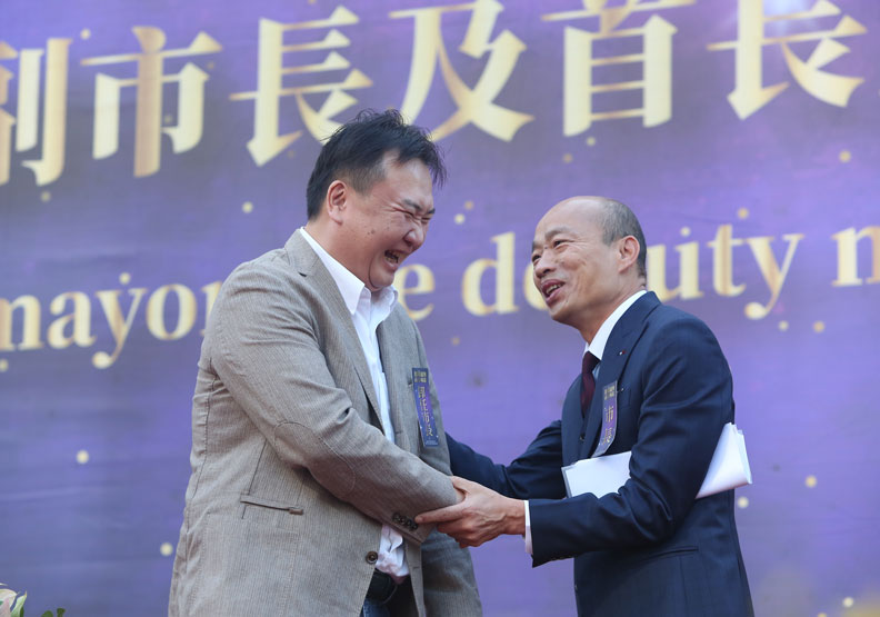 【圖集】搭愛之船又撂英文 韓國瑜就職坦言「內心很焦急」_img_11