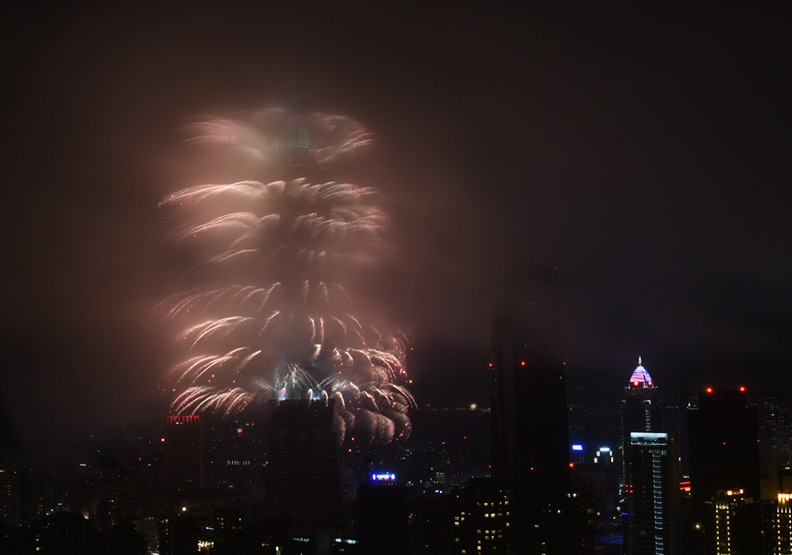 台北101跨年晚會是台灣最知名大型活動,成為第一個被檢討的標的。魯皓平攝
