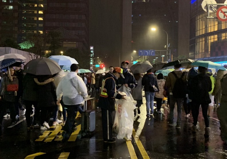 你在狂歡他們打掃！我們的公德心在哪？_img_3