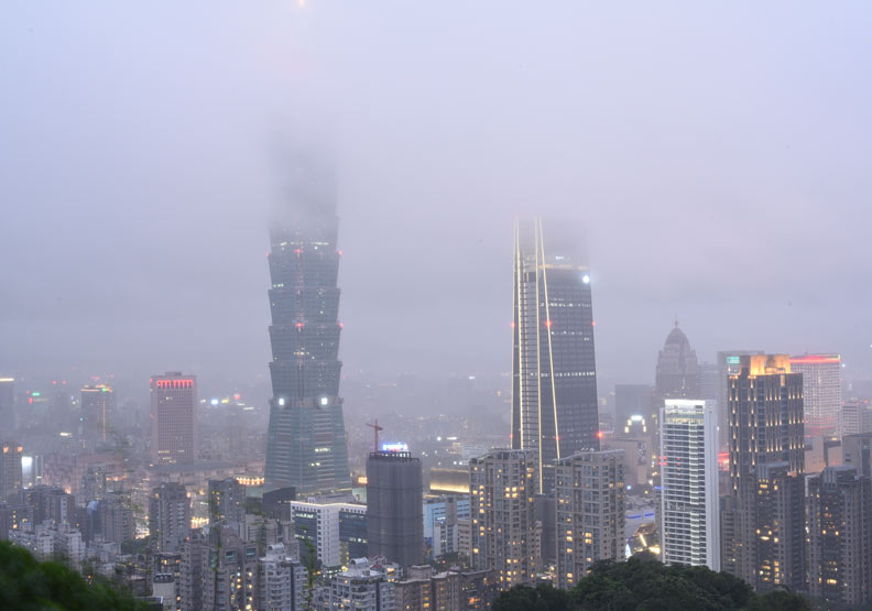 台北101大樓與市容。魯皓平攝。