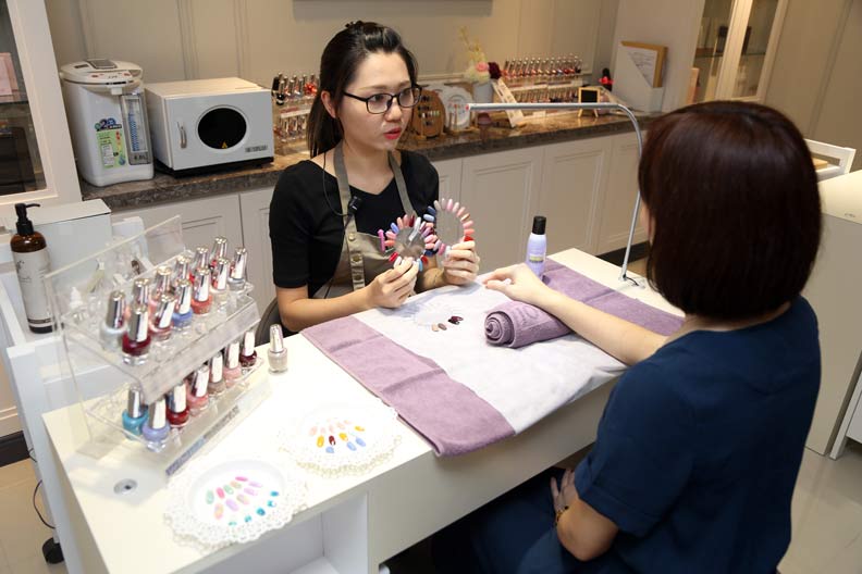 她為家族事業放棄留學,18歲從美容師做到總經理_img_2