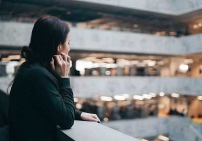 心是一點點變冷的，放棄對方是默默的…