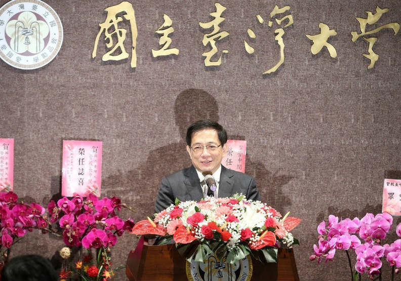 管中閔接任台大校長，致詞時引用美國前總統詹森的話「昨天的風雨過去了，明天才是我們奮鬥的戰場」。