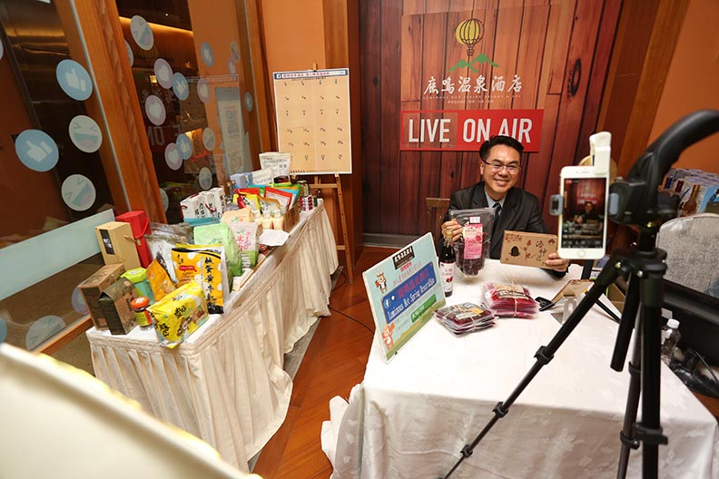 鹿鳴酒店搶救小農滯銷品 一晚賣掉1000箱鳳梨_img_1