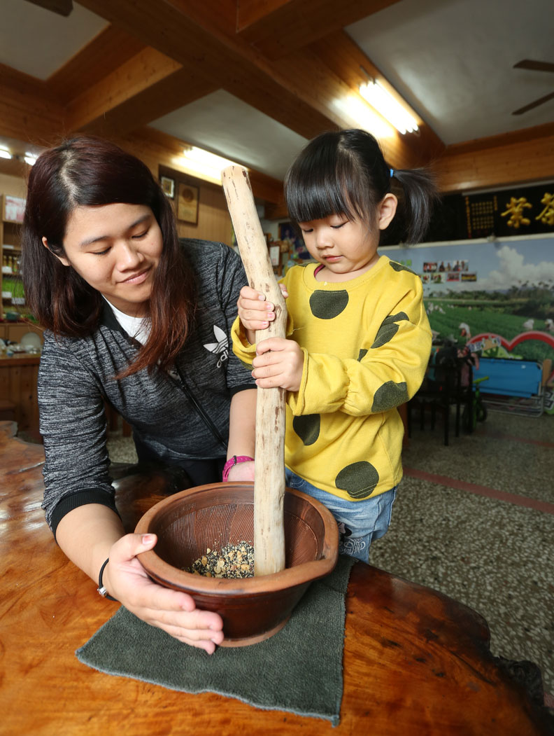 鹿鳴酒店搶救小農滯銷品 一晚賣掉1000箱鳳梨_img_2