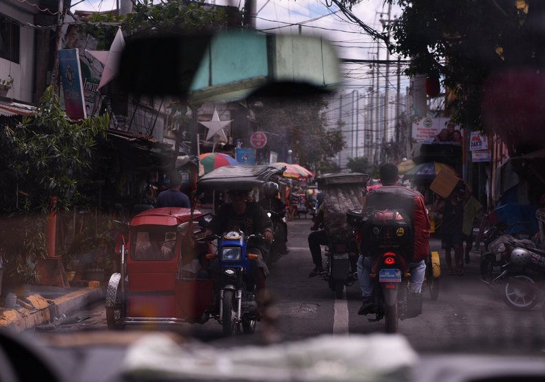 幸福其實很簡單!印度孩子用拖鞋自拍令人動容_img_2