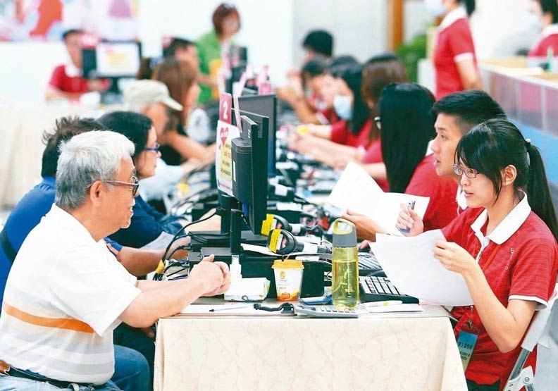 財政部分析發現，不用繳稅的高所得者，其中不乏因為龐大醫療費用扣抵所致。