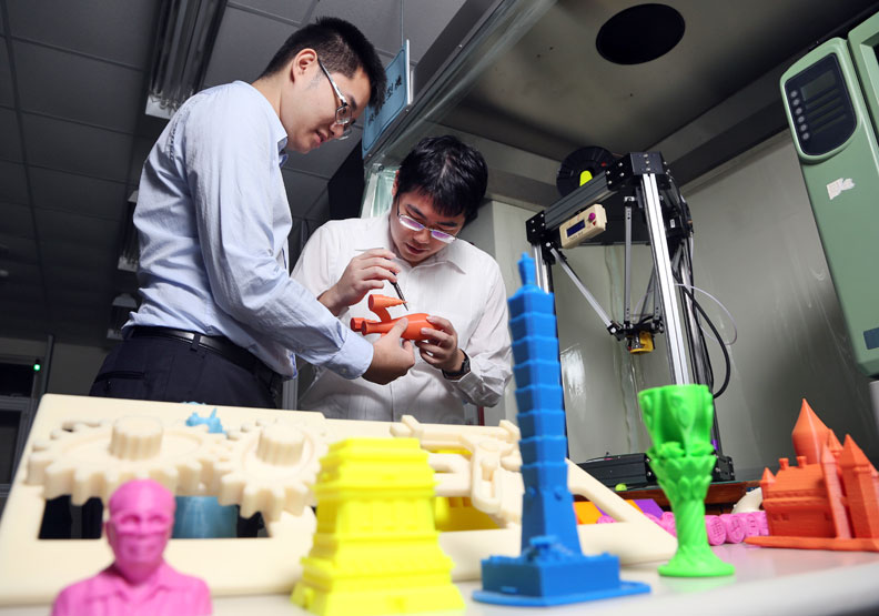 許多企業賺錢的秘密武器：無薪實習生