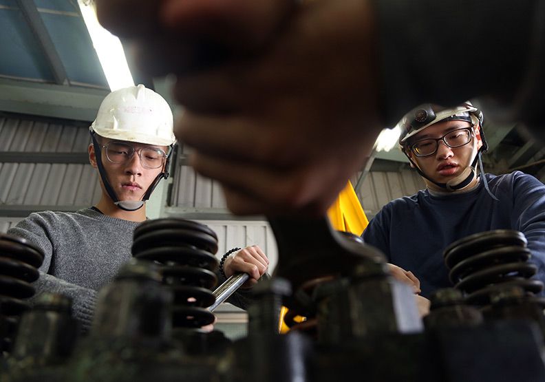熱忱、抗壓性勝過知識技能 企業實習經驗更添優勢
