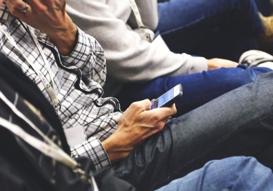 全球首支「螢幕可折疊」手機，即將上市？