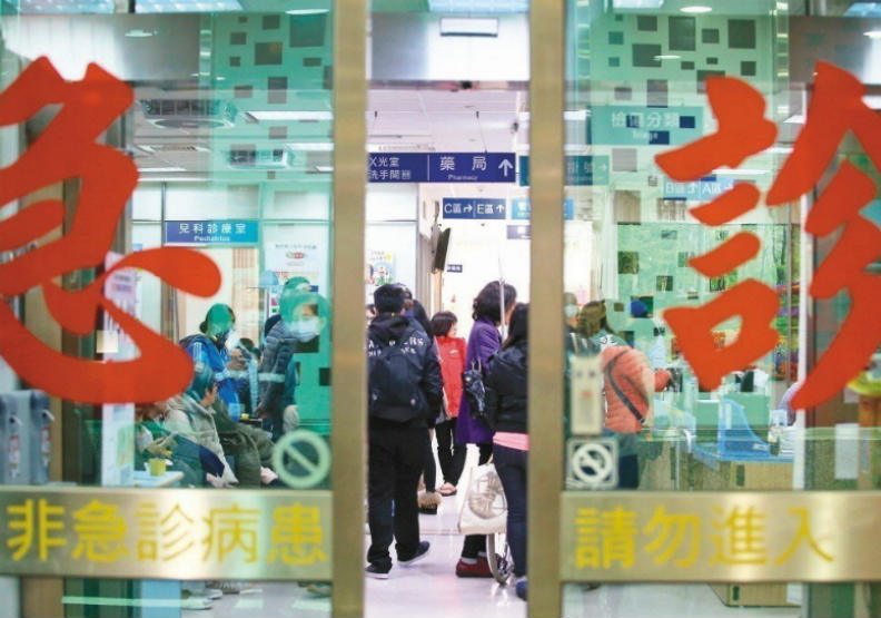急病沒健保不敢就醫，老外被帶去後大讚台灣醫療