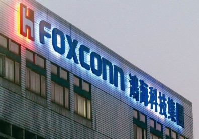 潛入富士康大陸工廠！陸媒揭發低薪離職潮慘況
