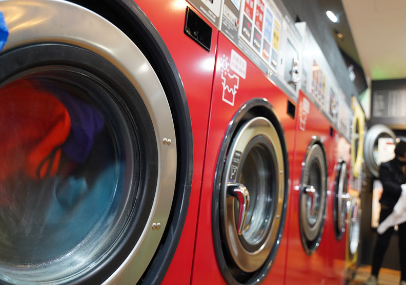 2023年全台自助洗衣店家數確實一路攀升至2815家,較五年前1399家相比,成長高達101.2%,市場擴張速度相當驚人。賴永祥攝。