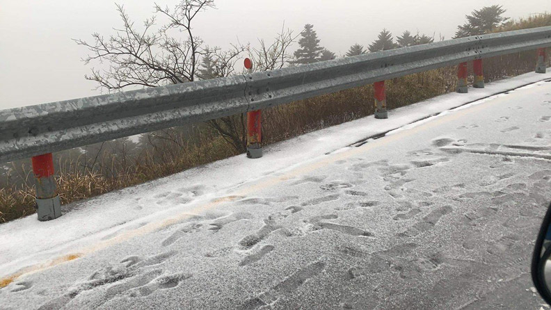 合歡山突下冰雹！雪白覆蓋山頭成銀白世界_img_2