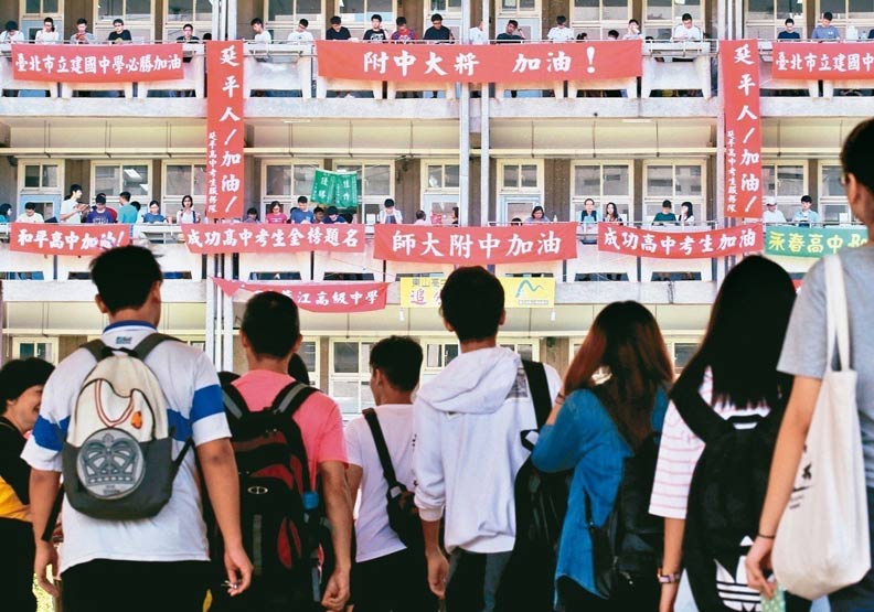 赴陸求學熱潮不再？明星高中申請比例今年大降