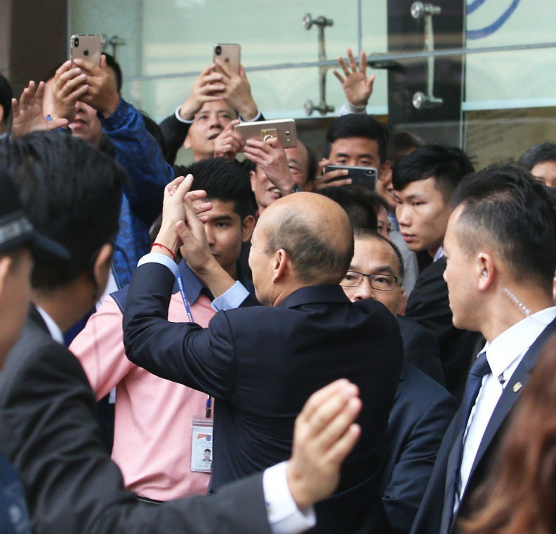 與中聯辦主任見面惹非議？韓國瑜：無聊_img_1