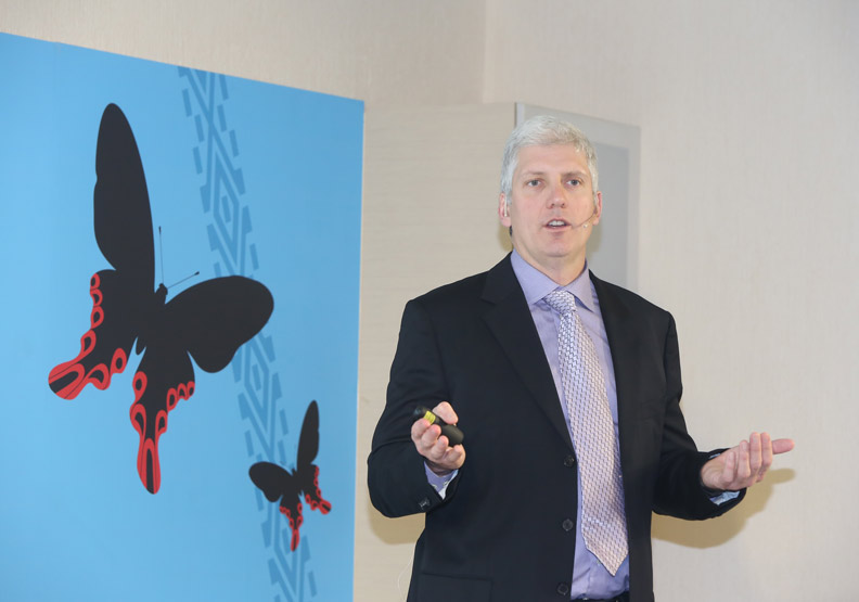 Google裝置與服務（原硬體）資深副總裁瑞克・奧斯特羅（Rick Osterloh）專程自美國總部來台宣布，將在新北市遠東通訊園區（T-Park）打造全新辦公園區。
