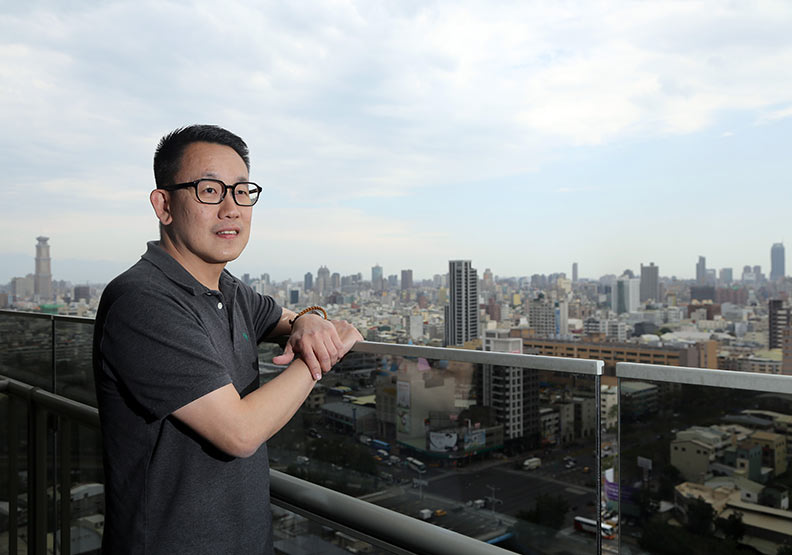 隨公司拓點移居港都 新加坡籍莊劍偉樂當高雄人
