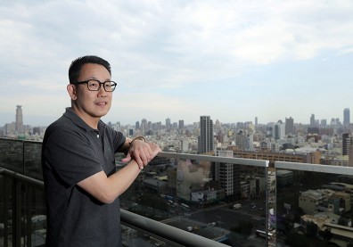 隨公司拓點移居港都 新加坡籍莊劍偉樂當高雄人