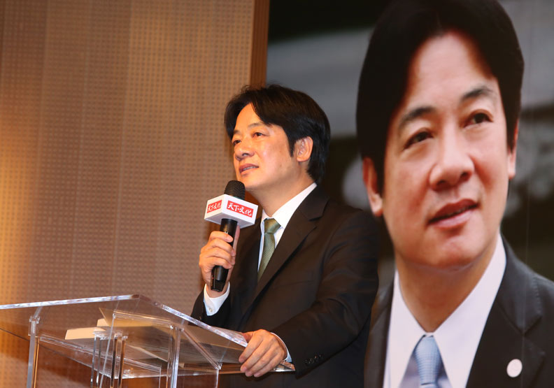 前行政院長賴清德提到，「絕不是為了選總統而出書！沒有逼宮！」甚至一度哽咽。
