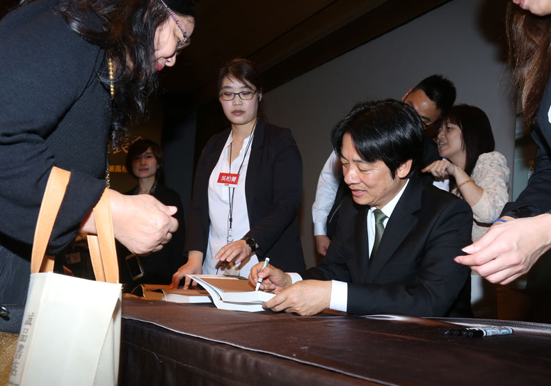 出書為逼宮?賴清德哽咽:我寧願輸掉初選,也不願傷害蔡英文_img_2