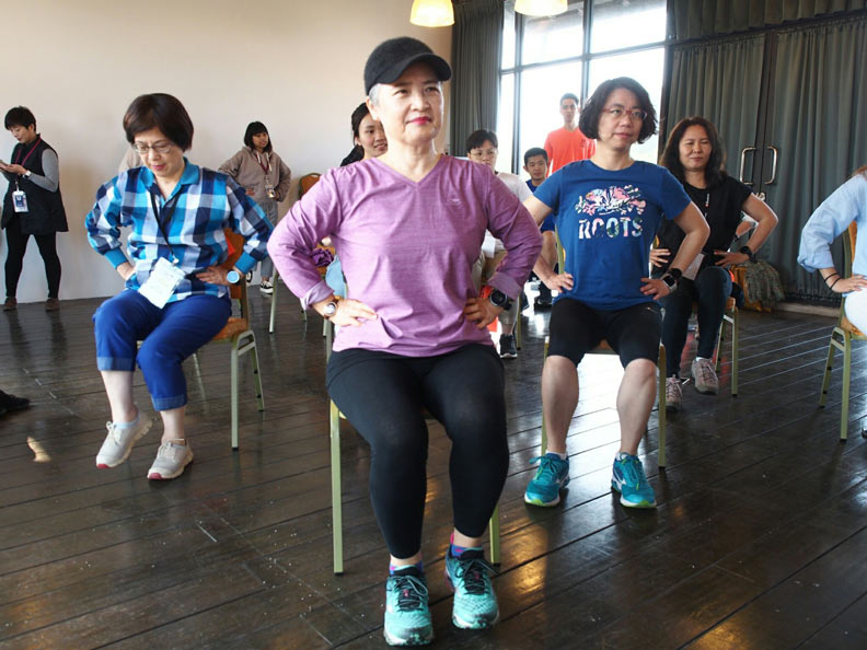 宏碁施振榮帶阿公阿嬤全台趴趴走！_img_1