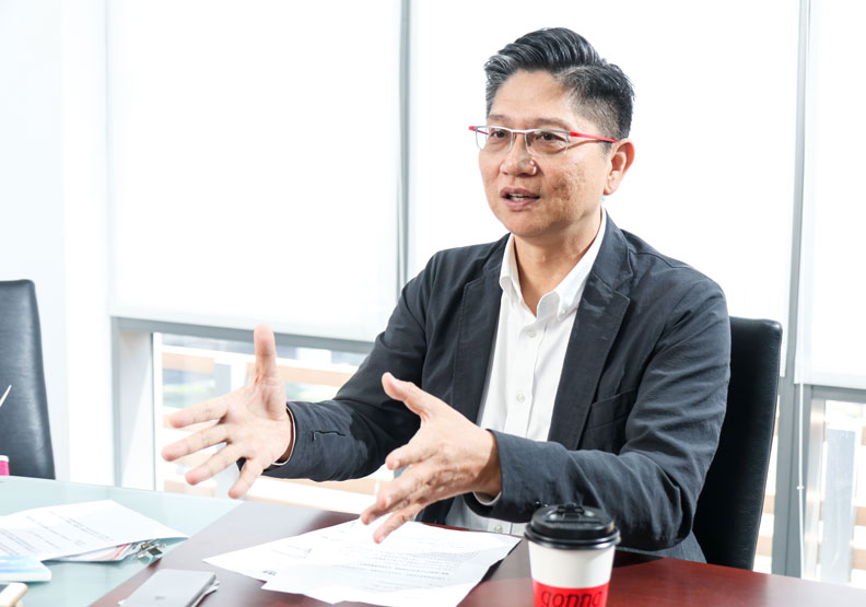 宏碁施振榮帶阿公阿嬤全台趴趴走！_img_2