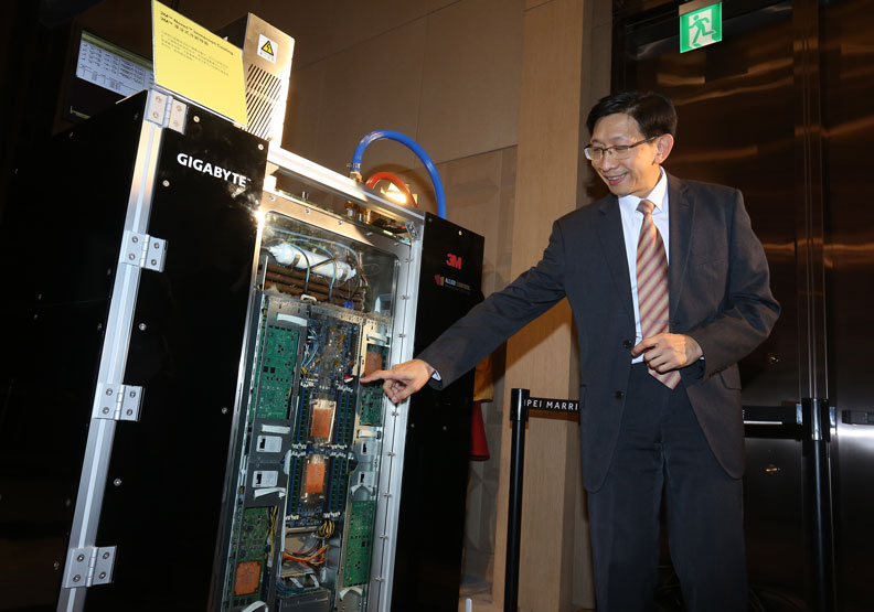 ３Ｍ幫助企業數據中心（data center）更有效能及環保的「浸沒式冷卻技術」。