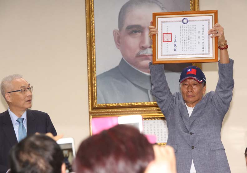 郭台銘宣布參加國民黨總統黨內初選！並向這三位行三鞠躬大禮_img_4