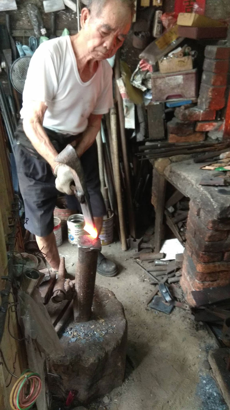 「屠龍刀」重現台灣？29歲打鐵職人磨刀霍霍13年_img_4