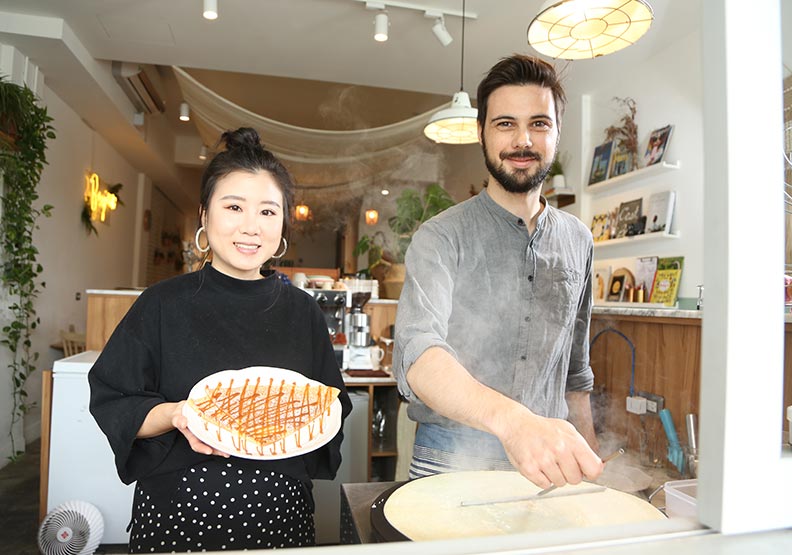 管穎運用日、英打工度假所學，回台後和法籍丈夫開設法式可麗餅餐廳。