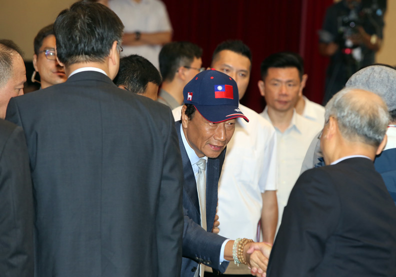 郭台銘和韓國瑜隔空尬競選口號,你喜歡哪一個?_img_4