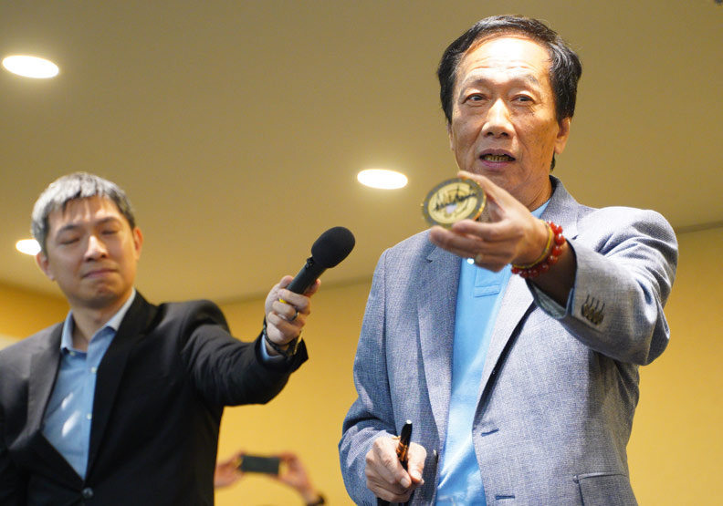 郭台銘重磅出擊！川蔡都可以通電話，為何川郭不能見面？_img_5