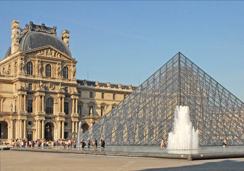 巴黎羅浮宮的玻璃金字塔。圖片取自Flickr, Jean-Pierre Dalbéra, CC BY 2.0